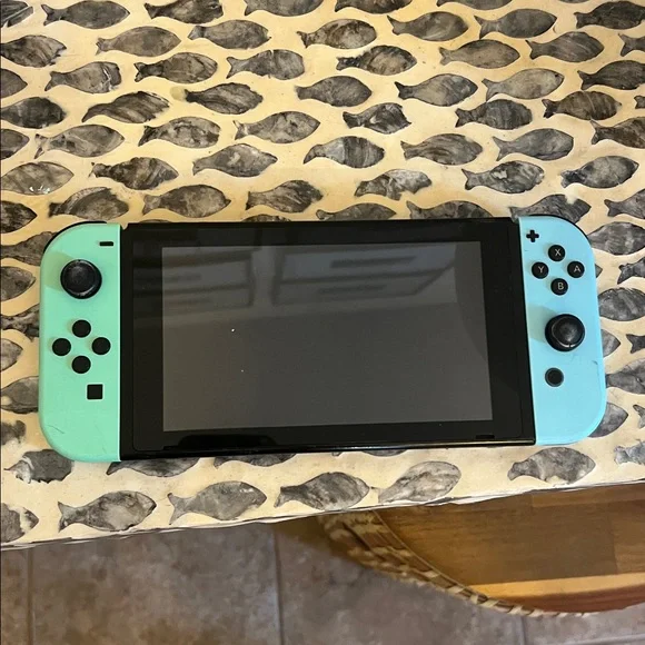 Nintendo Switch Animal Crossing: New Horizons Limited Edition Console w/ game - Picture 4 of 9